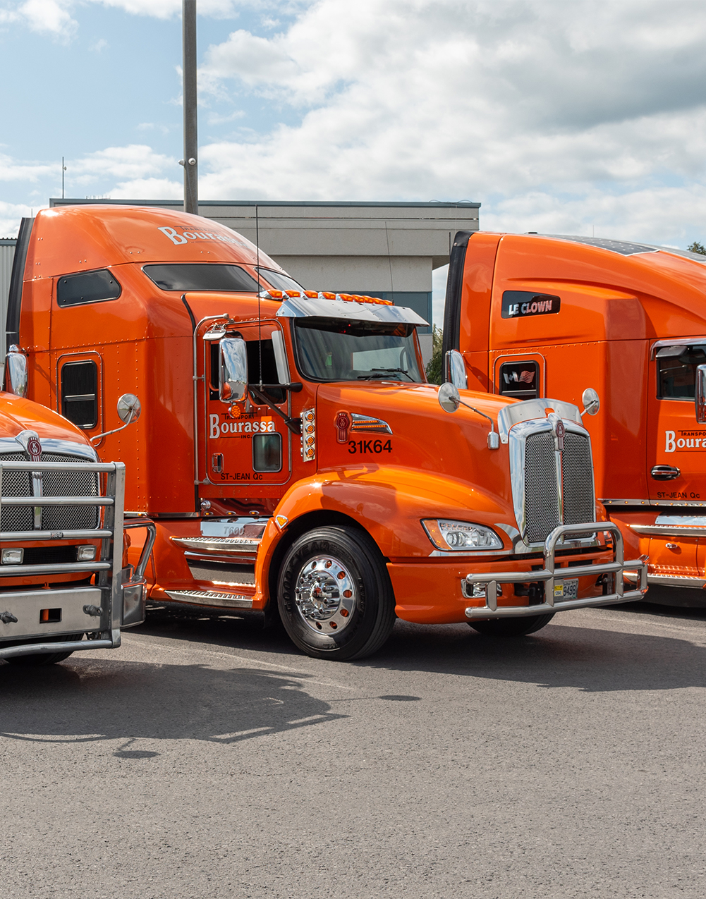Image des cabines de camion remorque de Transport Bourassa.